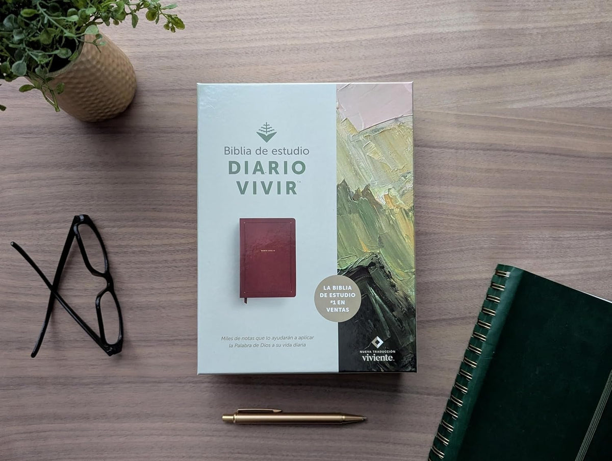 Biblia De Estudio Del Diario Vivir NTV (Sentipiel, Café, Letra Roja) (Spanish Edition)
